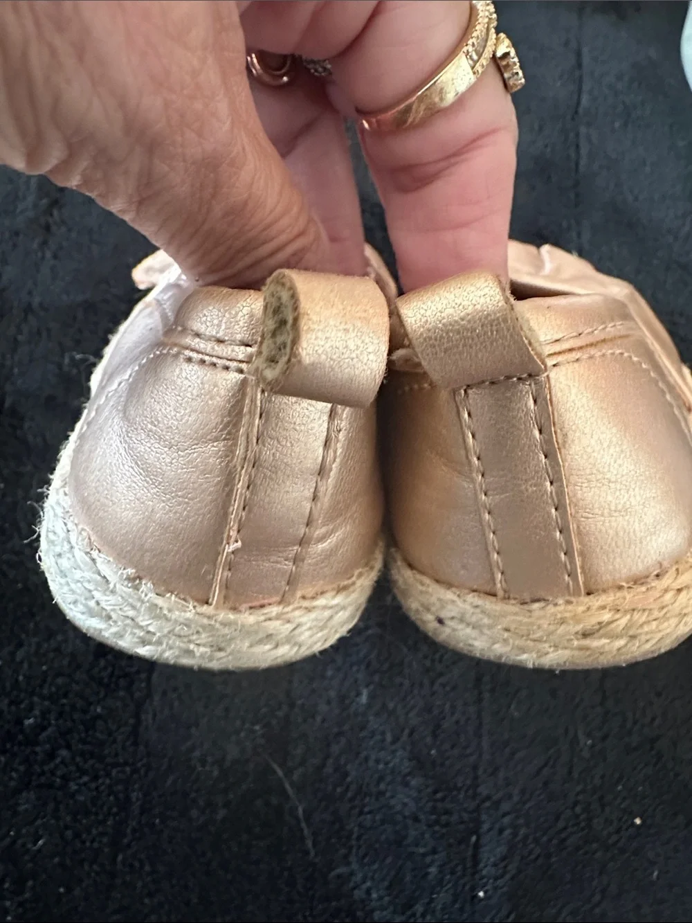 OshKosh B'gosh Metallic Gold Ruffle Slip-Ons SIze 4 adorable